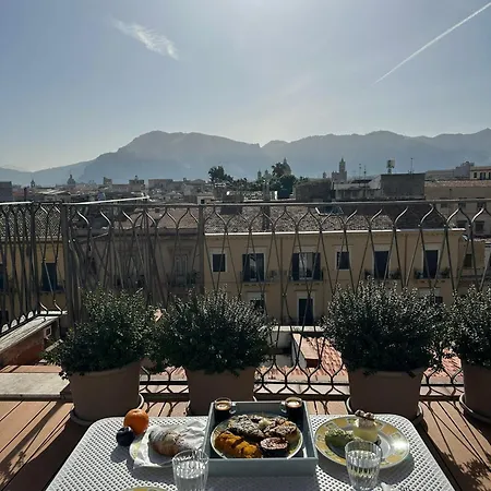 With 2 Terraces Near Teatro Massimo 公寓